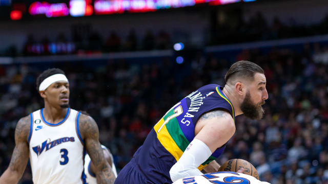 Jonas ejected Taj Gibson